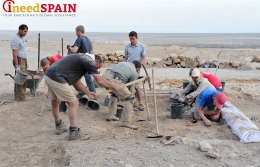 Barcelona students embark on the archeological excavation of a XIX-century pottery workshop